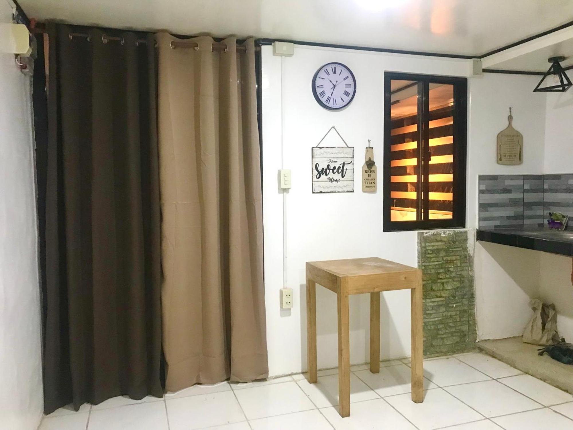Central Hub Homestay Puerto Princesa Exterior foto